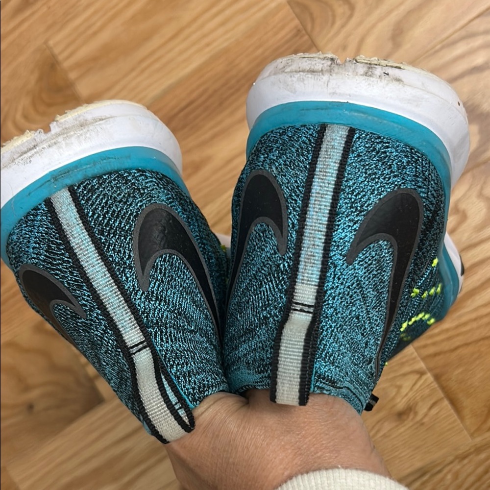 Nike Men's Blue and Yellow Running Shoes - Picture 15 of 17
